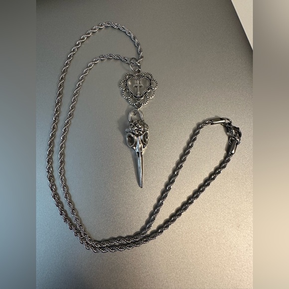 Bird Skull Pendant Necklace Silver Tone Heart and Cross Ravenous Bird Skull - Picture 4 of 7